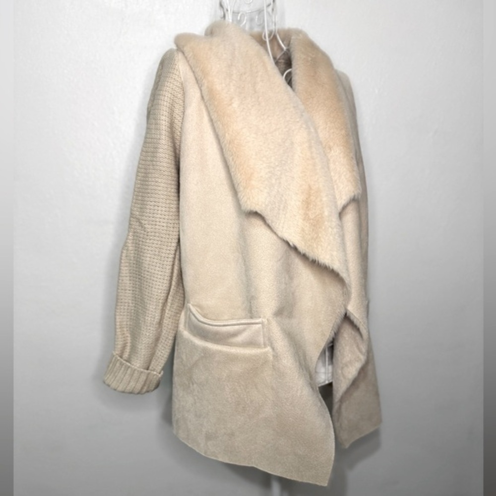 Twelfth Love Cream Sweater Jacket with Generous Faux Fur Collar. Sz M.